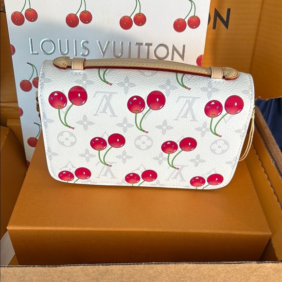 NIB LV x Murakami Pochette MΓ©tis East West Cherry Exclusive Shoulder Bag π - Picture 4 of 13